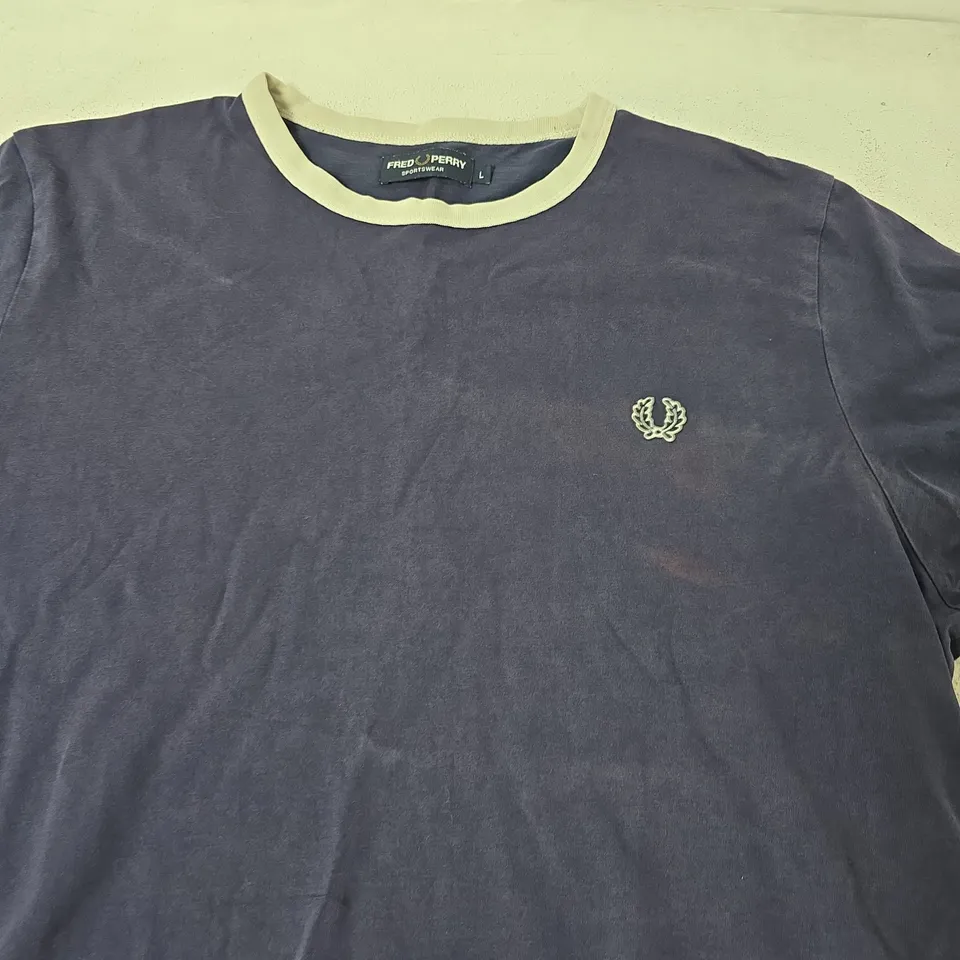 FRED PERRY T-SHIRT – LARGE