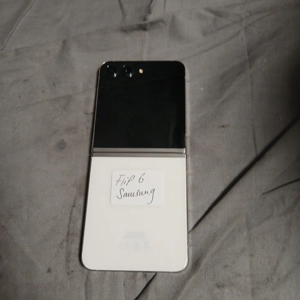 Samsung Galaxy Flip 6 Smartphone 