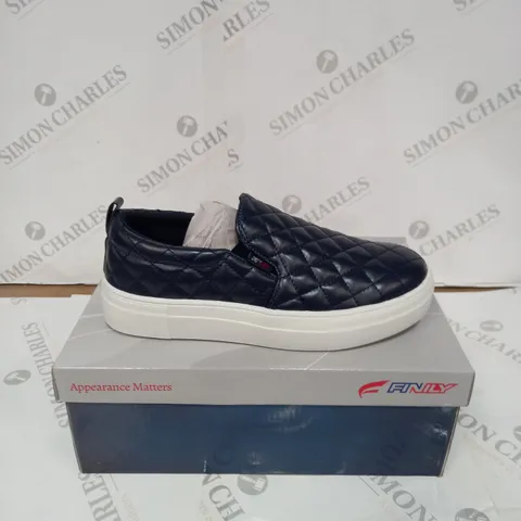 BOXED PAIR OF FINILY QUILTED SLIP ON SHOE'S - BLUE/WHITE, SIZE 5