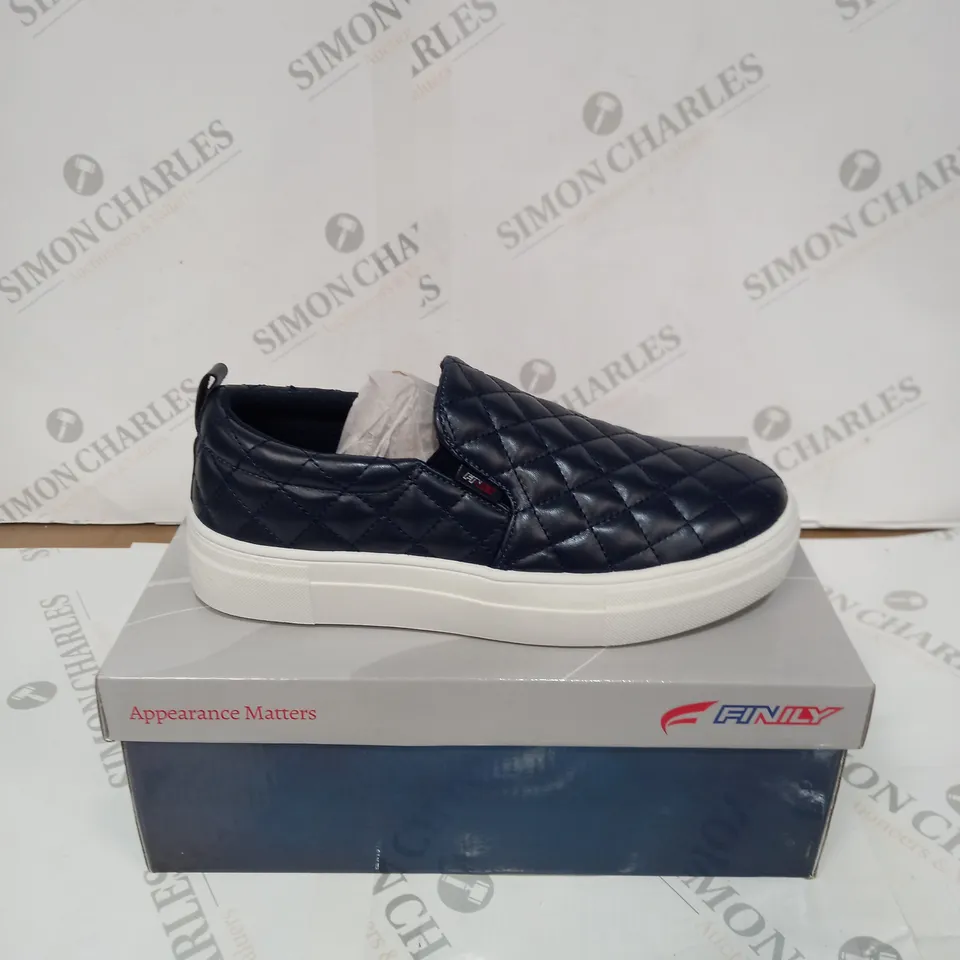 BOXED PAIR OF FINILY QUILTED SLIP ON SHOE'S - BLUE/WHITE, SIZE 5 