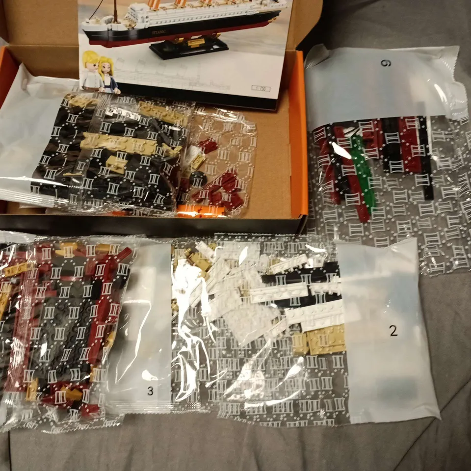 BOXED DAHONPA TITANIC BUILDING SET