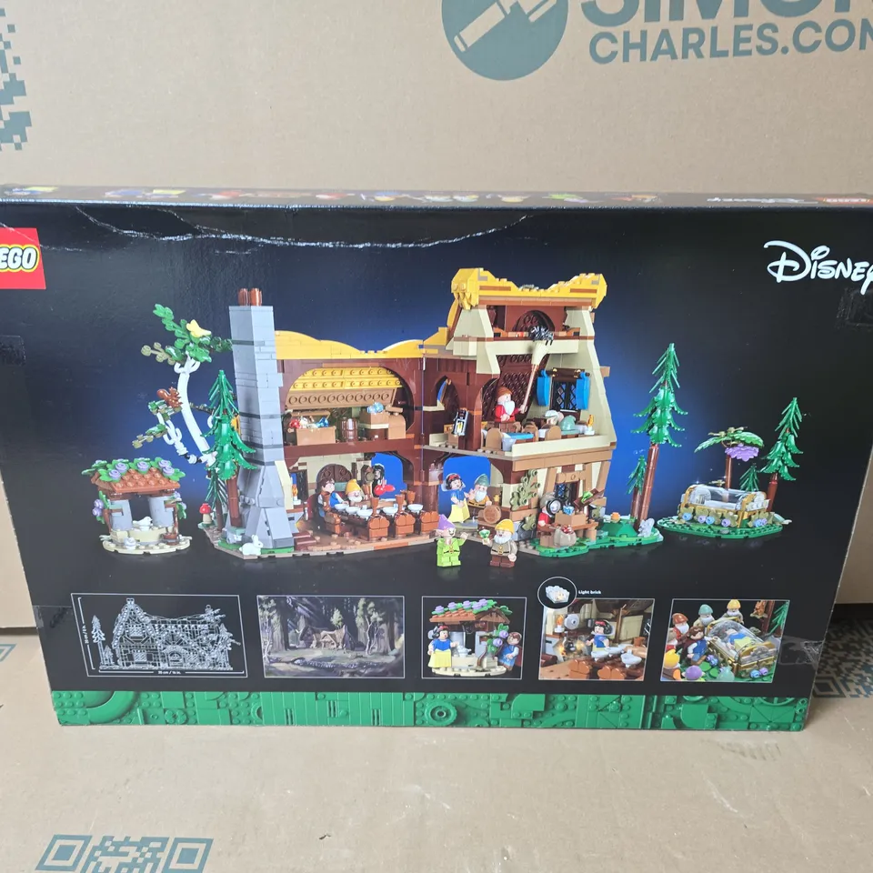 LEGO DISNEY SNOW WHITE AND THE SEVEN DWARFS’ COTTAGE 43242