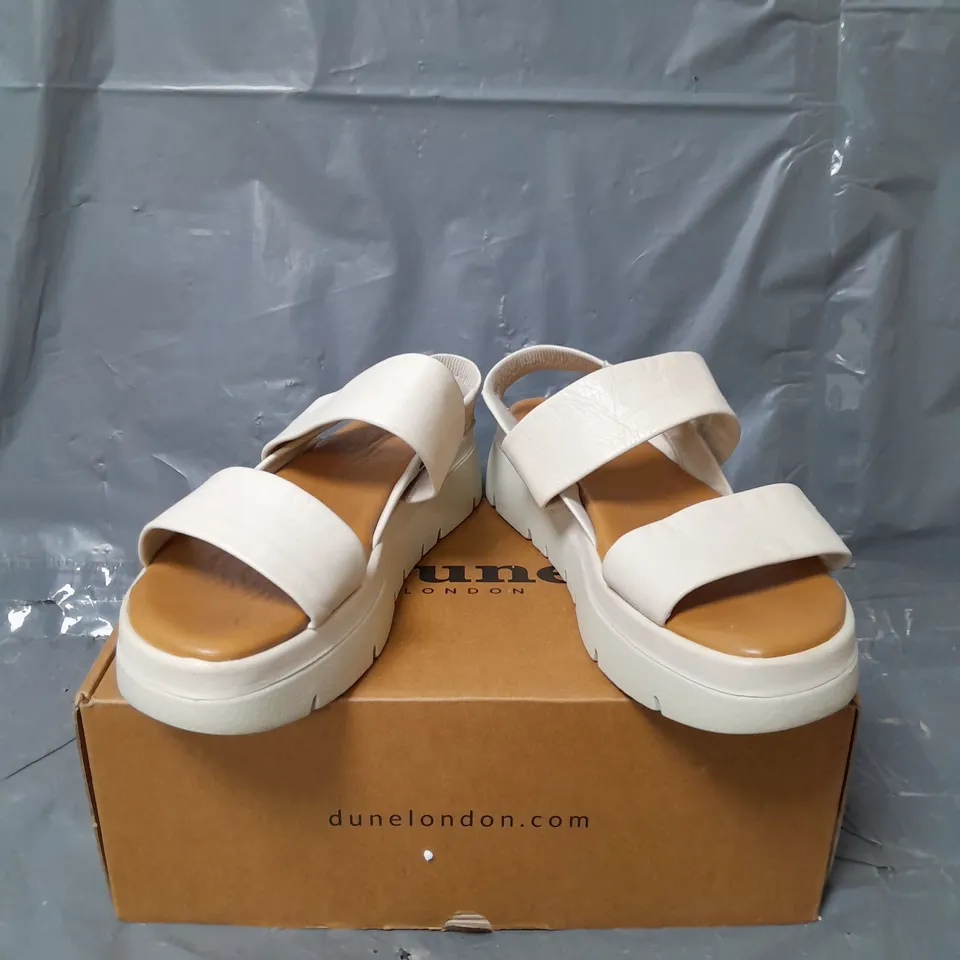 DUNE LONDON LOCATION ECRU PADDED FLATFORM SANDALS SIZE 6