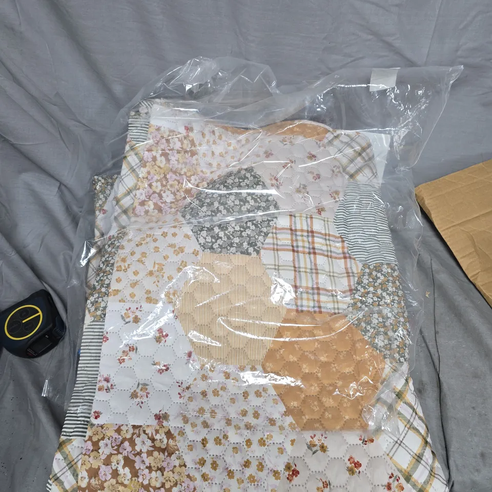 CATHERINE LANSFIELD QUILTED BEDSPREAD – 220 X 230 CM