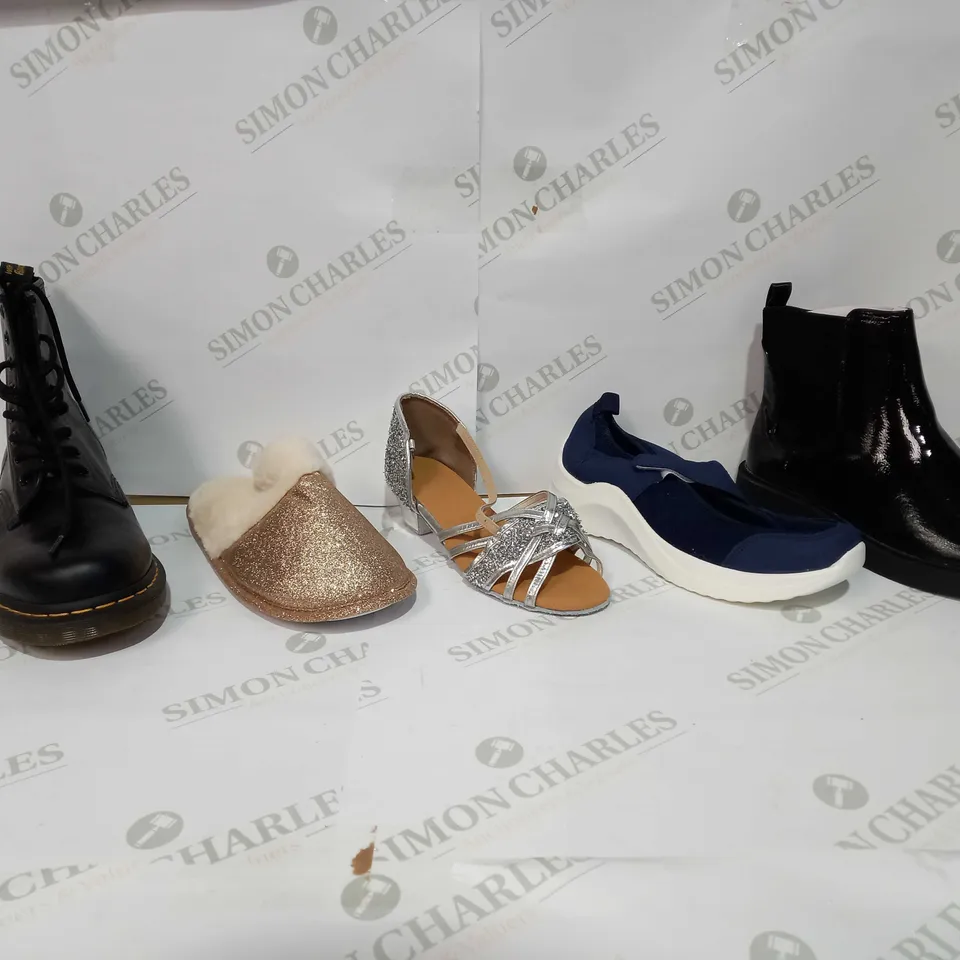 BOX OF APPROX 5 ASSORTED ITEMS TO INCLUDE - AIR WAIT WITH BOUNCE - ROSE GOLD SLIPPERS - NEW LOOK BLACK BOOTS ECT