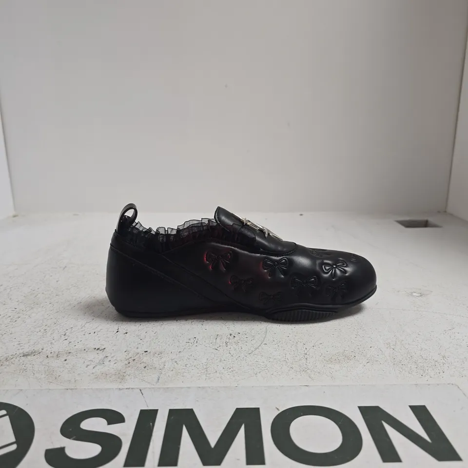 KOI BLACK LEATHER SLIP-ON SHOES WITH LACE TRIM & BOW MOTIFS SIZE 6