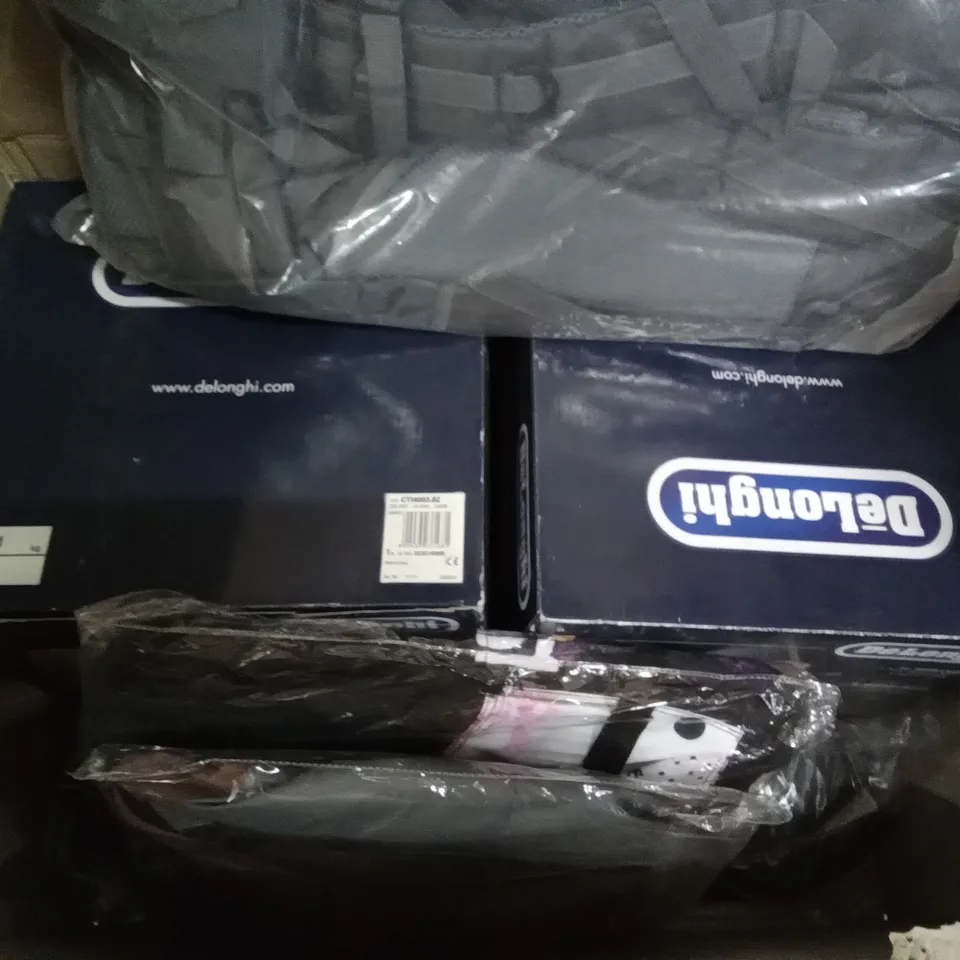 PALLET OF ASSORTED ITEMS INCLUDING DELONGHI 4 SLICE TOASTER, OUTDOOR HIKING BACKPACKS, OFFITECTURE 300MM BUBBLE WRAP ROLL