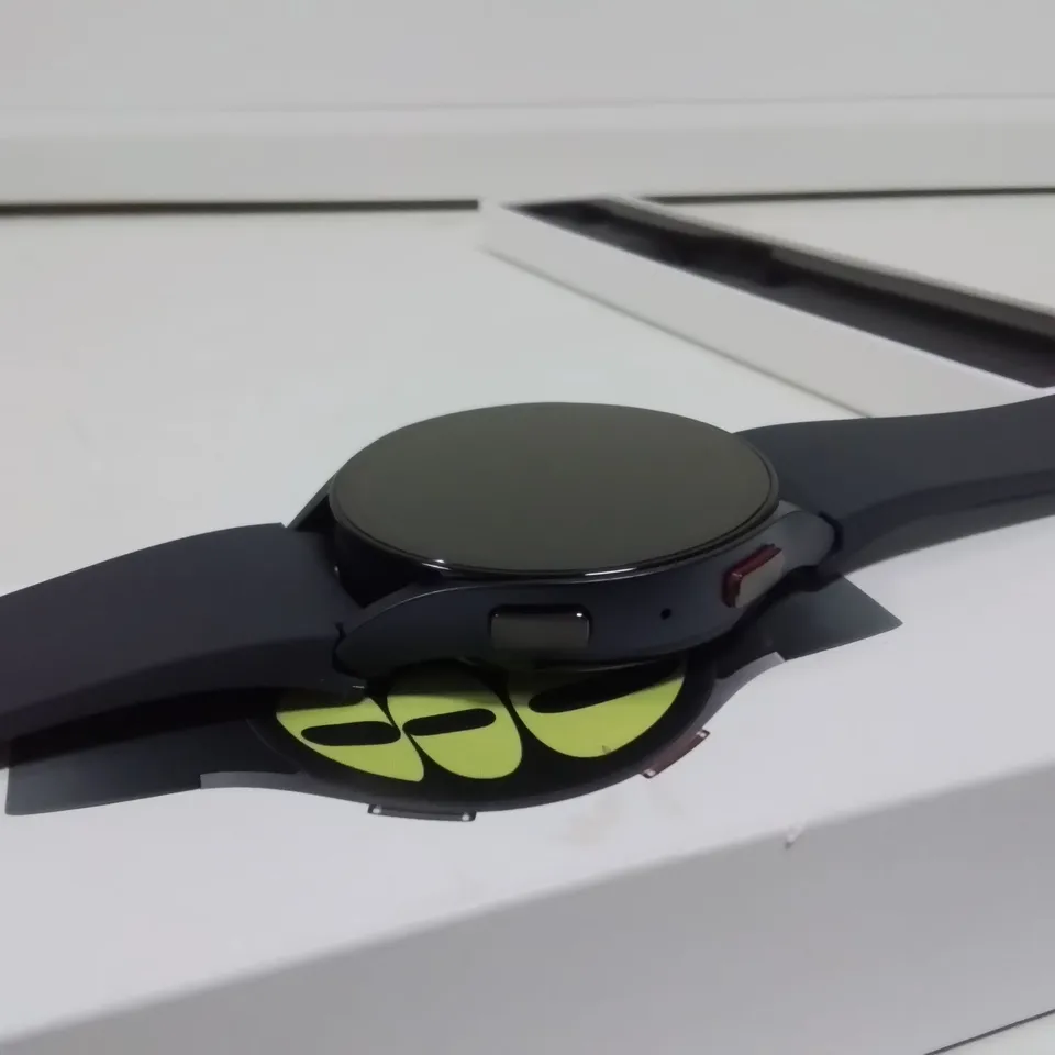 BOXED SAMSUNG GALAXY WATCH 6 44MM SM-R940 WITH 20MM STRAP