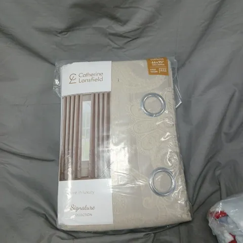 BOX OF APPROXIMATELY 5 CATHERINE LANSFIELD BEDDING PRODUCTS(ASSORTED COLORS AND SIZES) TO INCLUDE: CURTAINS AND THROW
