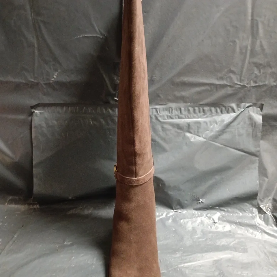 BOXED PAIR OF KURT GEIGER BROMLEY BLOCK HEEL KNEE-HIGH BOOTS IN BROWN SIZE EU 41