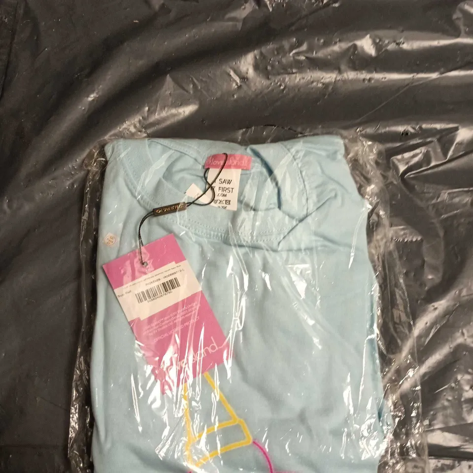 BOX OF APPROXIMATELY 25 ASSORTED ITEMS TO INCLUDE TOM CLANCYS GHOST RECON, IPHONE 14 CASE AND LOVE ISLAND PAJAMAS