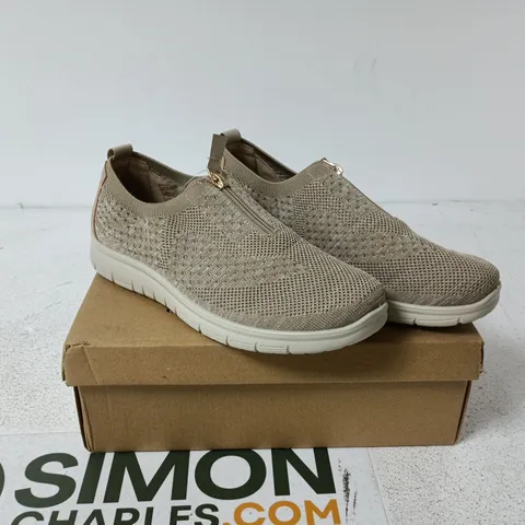 LIFESTYLE BY CUSHION WALK RUTH TRAINERS BEIGE SIZE 7 BOXED