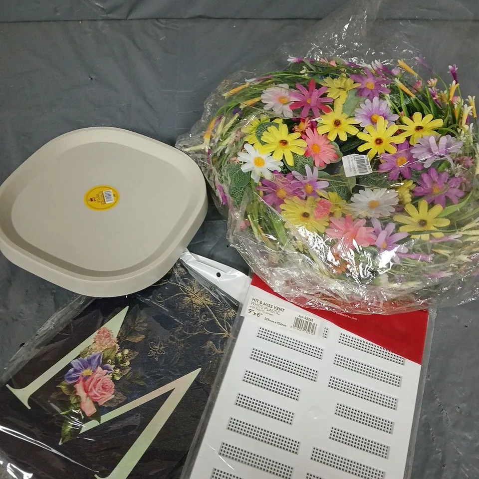 APPROXIMATELY 15 ASSORTED HOUSEHOLD ITEMS TO INCLUDE VENT, HOME DÉCOR, STORAGE RACK ETC