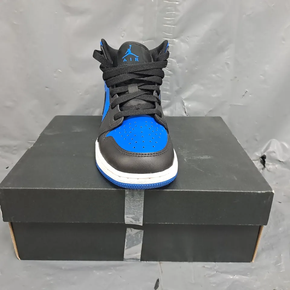 BOXED PAIR OF NIKE AIR JORDAN 1 MID SHOES IN BLACK/BLUE SIZE UK 4