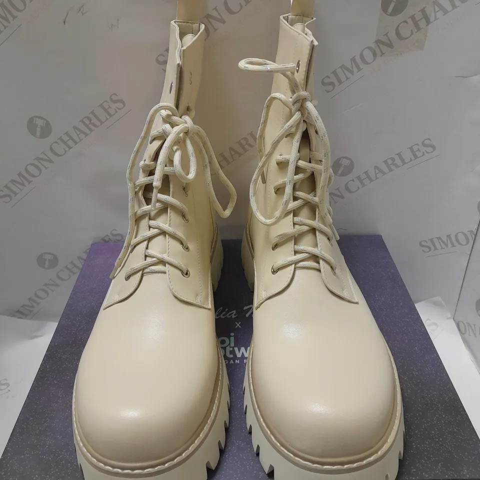 KOI THE VOICE ARE ME MEN'S BEIGE BOOTS - SIZE 11