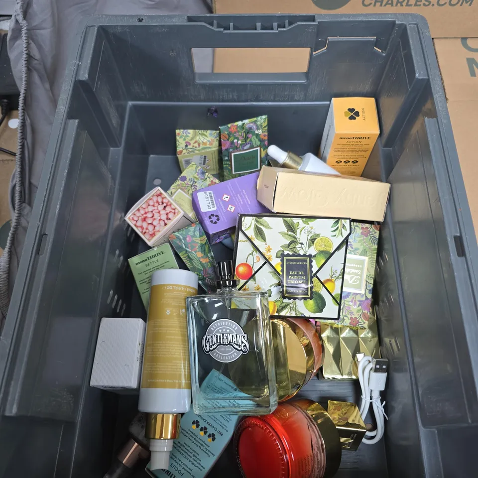 TOTE OF APPROXIMATELY 14 ASSORTED BEAUTY ITEMS TO INCLUDE: AVIATOR  EAU DE PARFUM