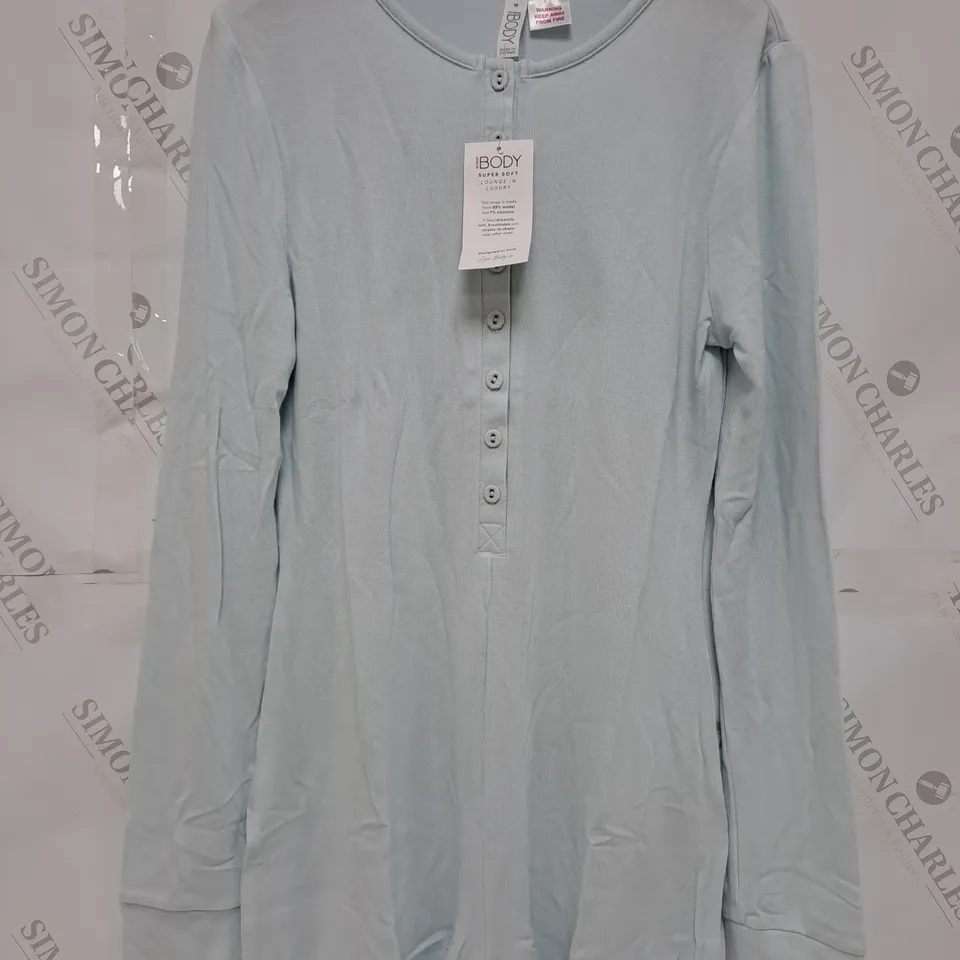 10 ASSORTED NEW CLOTHING ITEMS TO INCLUDE SLEEP ROMPER, CREW JUMPER, BRALETTE, ETC