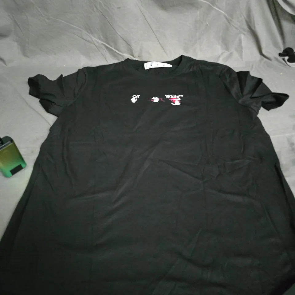OFF-WHITE BLACK GRAPHIC T-SHIRT WITH PINK/WHITE BACK PRINT SIZE L