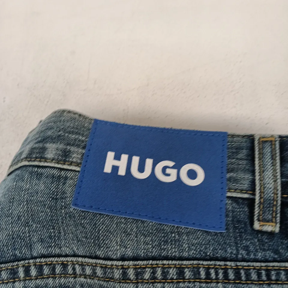 HUGO BOSS JEANS – MEN’S BLUE DENIM, UK 34