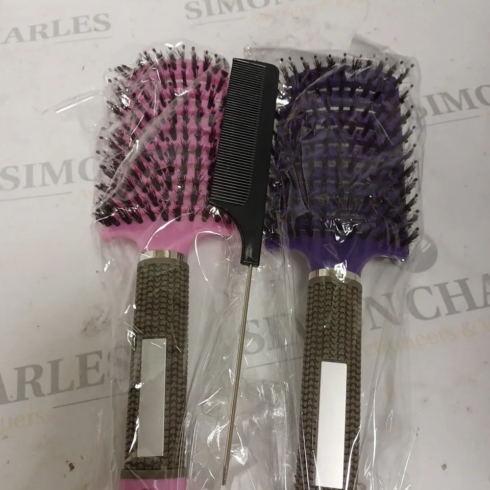 URAQT TWO HAIR BRUSHES AND COMB