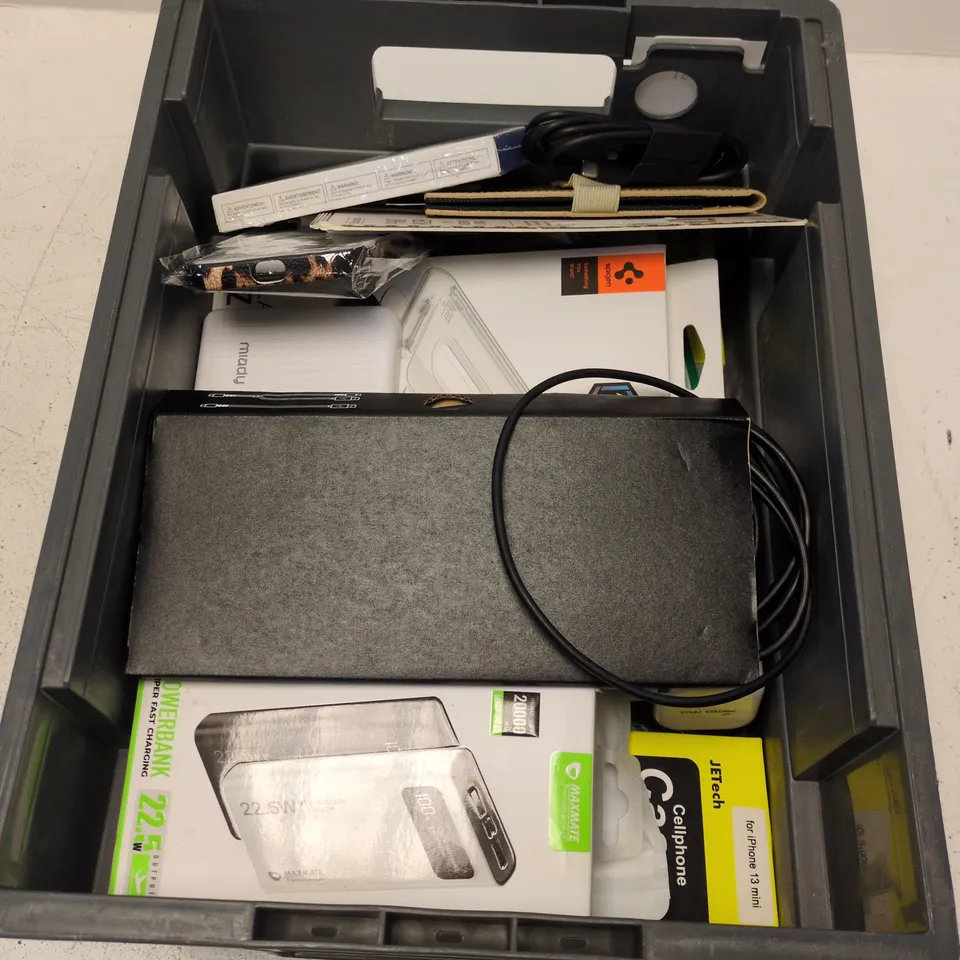 MIX OF APPROXIMATELY 20 ITEMS INCLUDING PORTABLE CHARGERS, PHONE CASES, SCREEN PROTECTORS ETC.