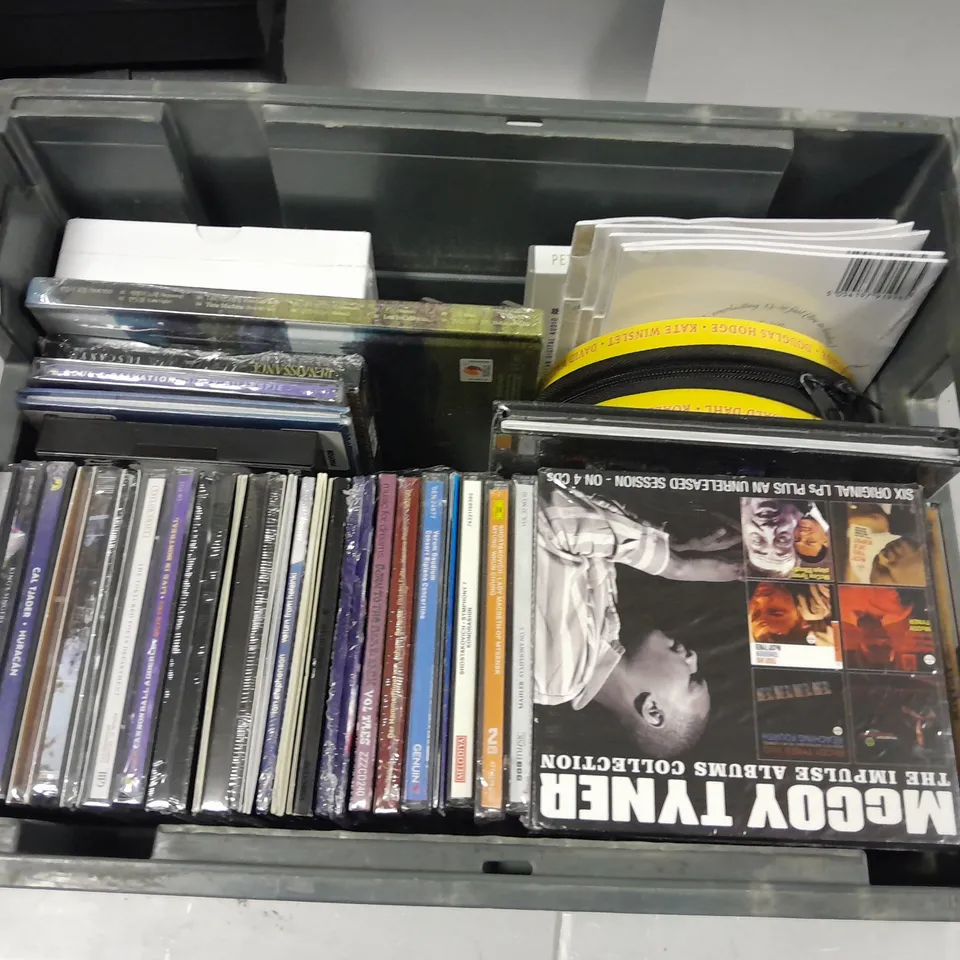 LOT OF APPROXIMATELY 45 ASSORTED MEDIA ITEMS TO INCLUDE BEETHOVEN PIANO SONATA, ROALD DAHL COLLECTION AND MCCOY TYNER