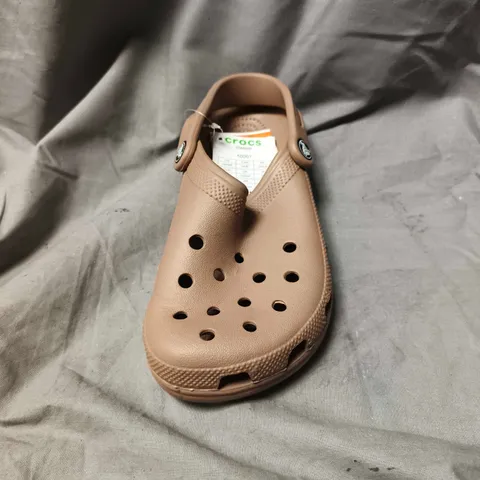 CROCS CLASSIC CLOG – TAN SIZE 4 / 6 
