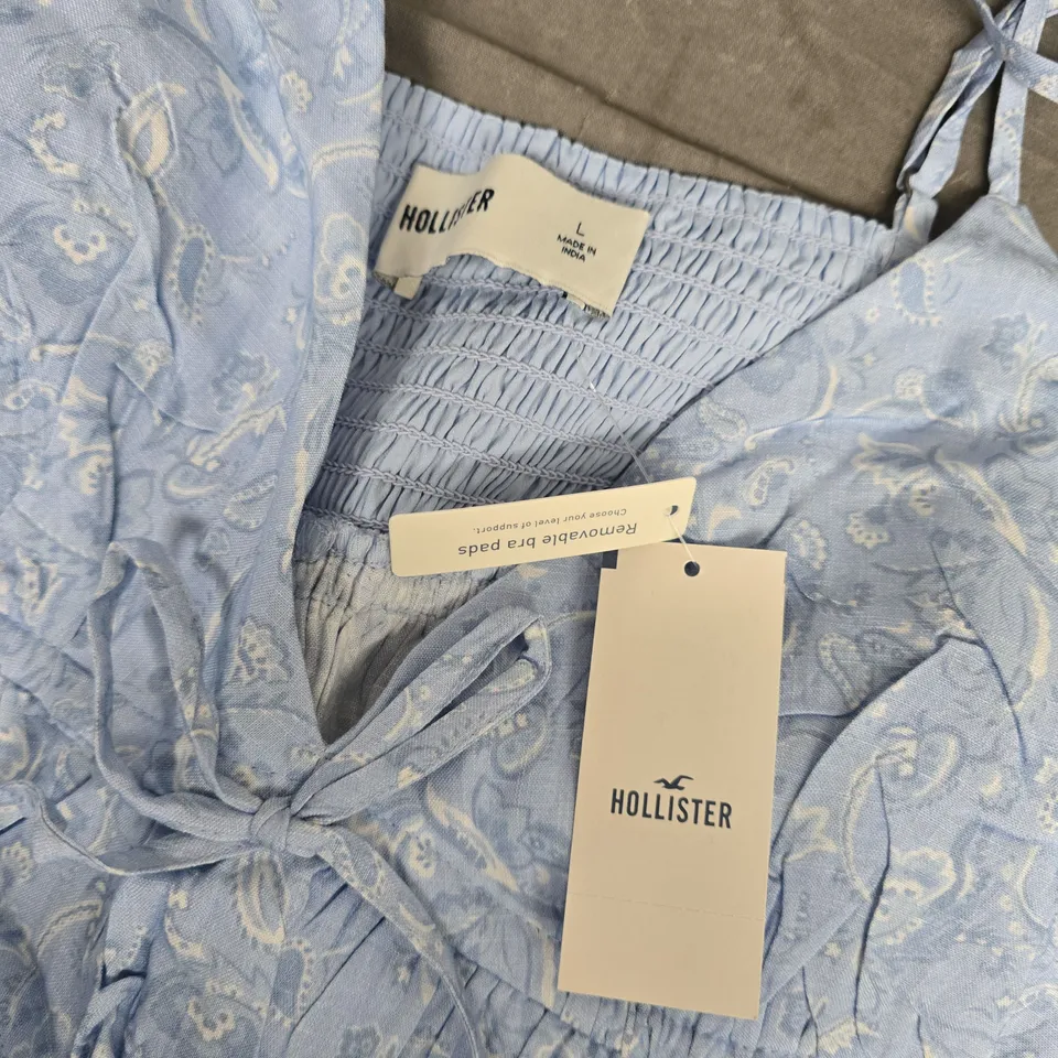 HOLLISTER FLORAL V-NECK TOP IN BLUE - LARGE