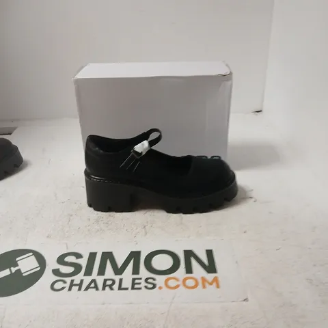 DREAM PAIRS BLACK LEATHER MARY JANE STYLE SHOES – UK 7 (US 9) – BOXED