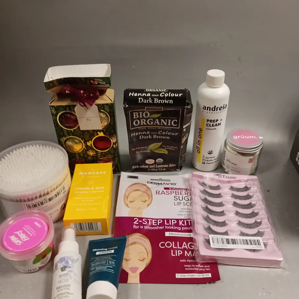 APPROXIMATELY 20 ASSORTED HEALTH & BEAUTY PRODUCTS TO INCLUDE GRUUM BATH SOAK, DERMAV10 LIP MASK, MORNING STREET SHAMPOO ETC 