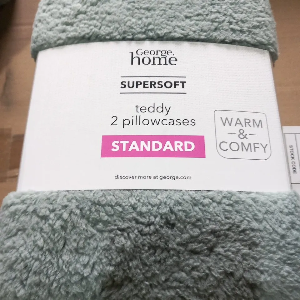 APPROXIMATELY 18 SETS OF 2 SUPERSOFT TEDDY PILLOWCASES GREEN