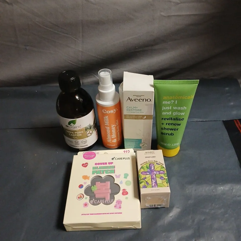 APPROXIMATELY 18 ASSORTED COSMETIC ITEMS TO INCLUDE AVEENO, ANATOMICALS SHOWER SCRUB, BLEMISH PATCH, CASTOR OIL, BODY MIST ETC