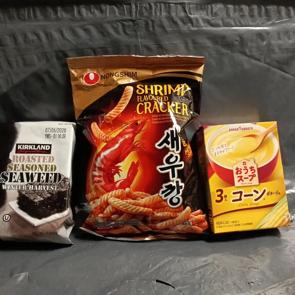 APPROXIMATELY 15 ASSORTED FOOD AND DRINK ITEMS TO INCLUDE SEAWEED, SHRIMP FLAVOURED CRACKER, CORN SOUP, ETC