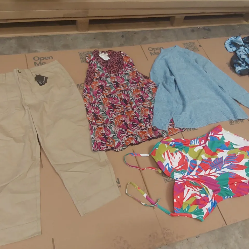 PALLET CONTAINING APPROXIMATELY 600X BRAND NEW ASSORTED DESIGNER CLOTHING ITEMS INCLUDING: JD WILLIAMS DRESS, JD WILLIAMS TROUSERS, JULIPA DRESS ECT