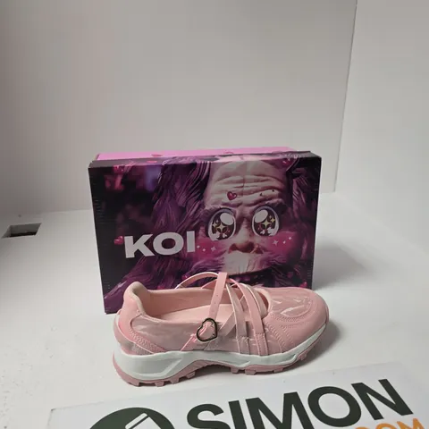BOXED KOI KYUBI SHIMMERING HIKING MARY JANES IN PINK - UK 6