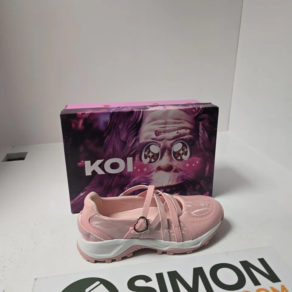 BOXED KOI KYUBI SHIMMERING HIKING MARY JANES IN PINK - UK 6