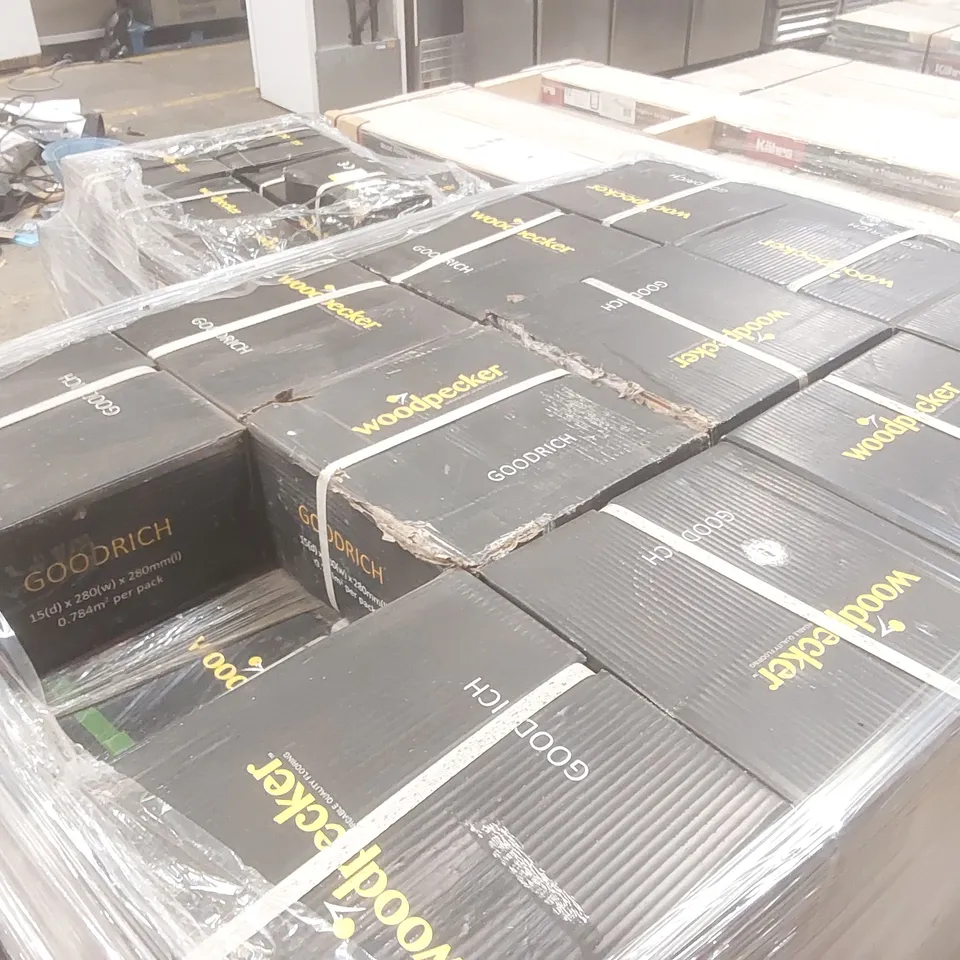 PALLET CONTAINING APPROXIMATELY 72x PACKS OF WOOD DECK ENGINEERED WOOD HARDCOURT SQ'S - 0.784M² PP