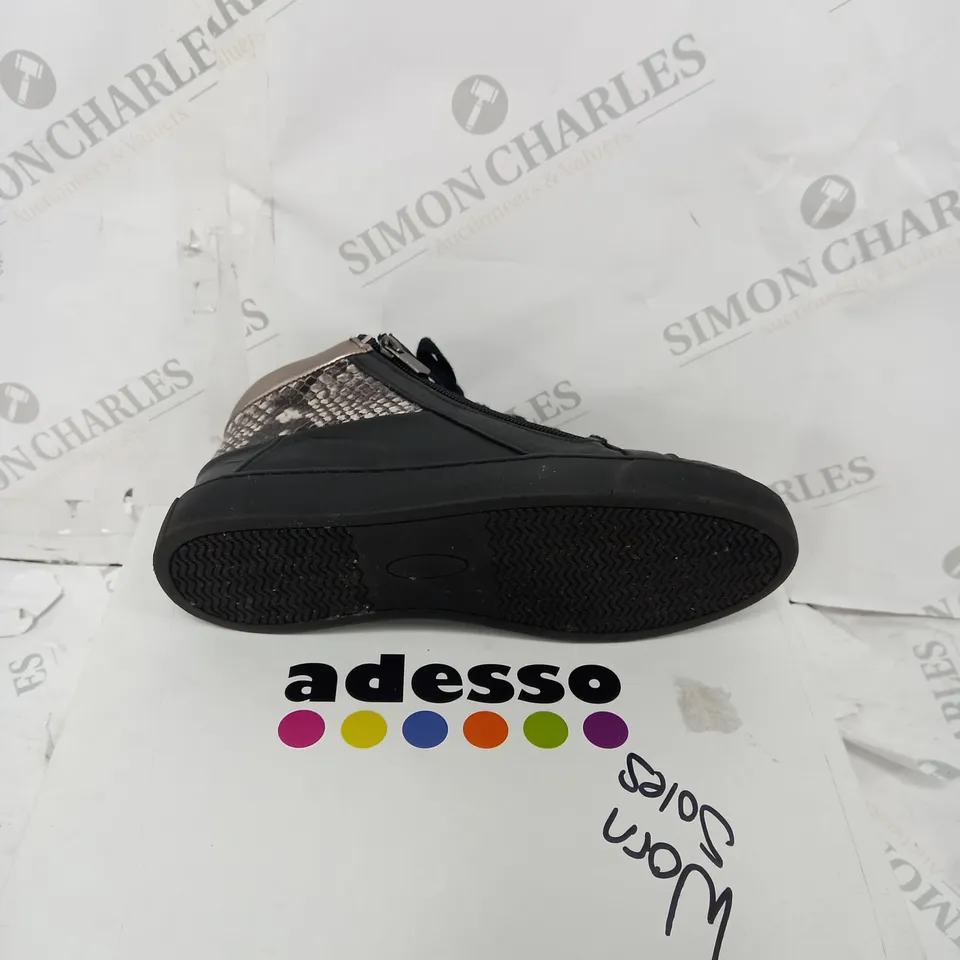 BOXED ADESSO LUNA ZIP TRAINERS, BLACK - SIZE 5