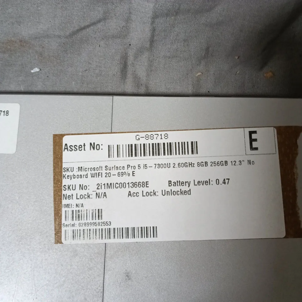 MICROSOFT SURFACE PRO 5 TABLET – I5-7300U, 8GB RAM, 256GB SSD, 12.3" DISPLAY (NO KEYBOARD) - CRACKED SCREEN