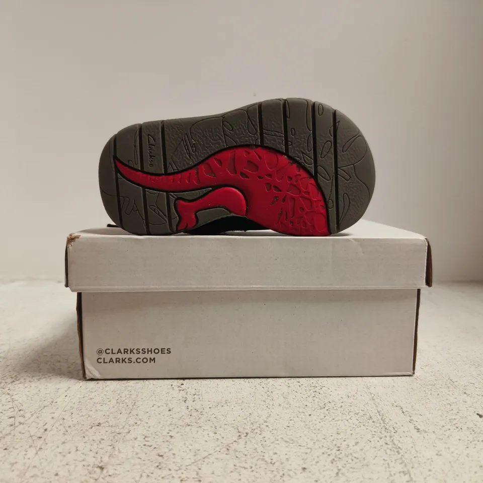 BOXED PAIR OF CLARKS FIRST SHOES STEGGY TAIL VELCRO STRAP TRAINERS IN NAVY/RED SIZE 5.5