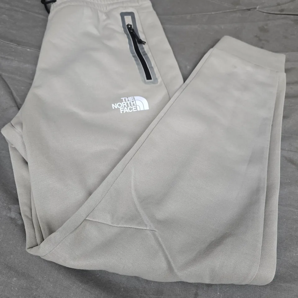 THE NORTH FACE LOGO JOGGERS, SAGE GREEN - UK SIZE S