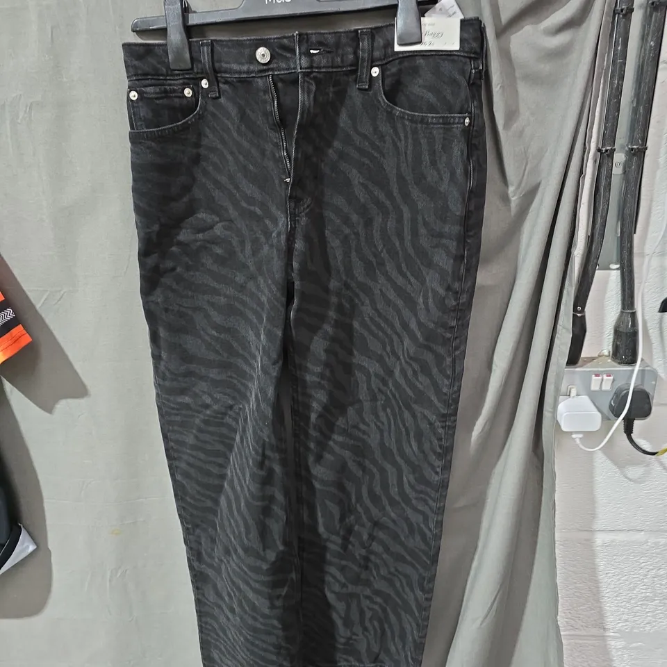 ABERCROMBIE & FITCH THE BAGGY JEANS - BLACK ZEBRA PATTERN, LOW RISE, WAIST 26 (UK 6)