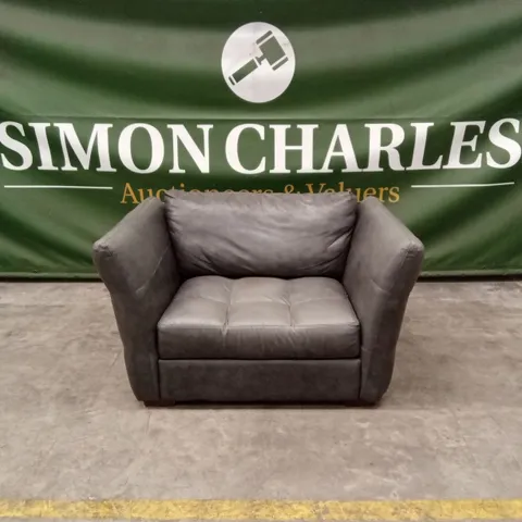 QUALITY DESIGNER WIDE LEATHER SNUGGLE CHAIR