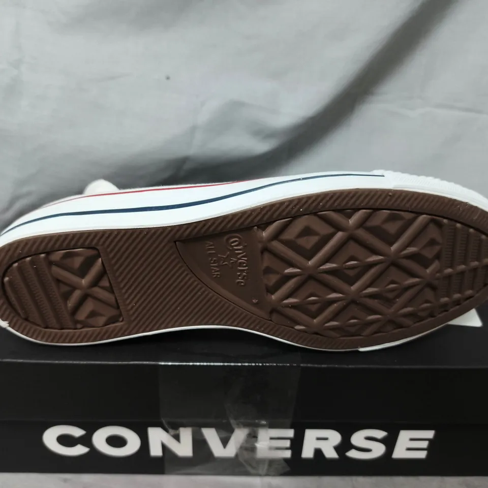 BOXED CONVERSE CHUCK TAYLOR ALL STAR HI-TOP TRAINERS – WHITE UK 5