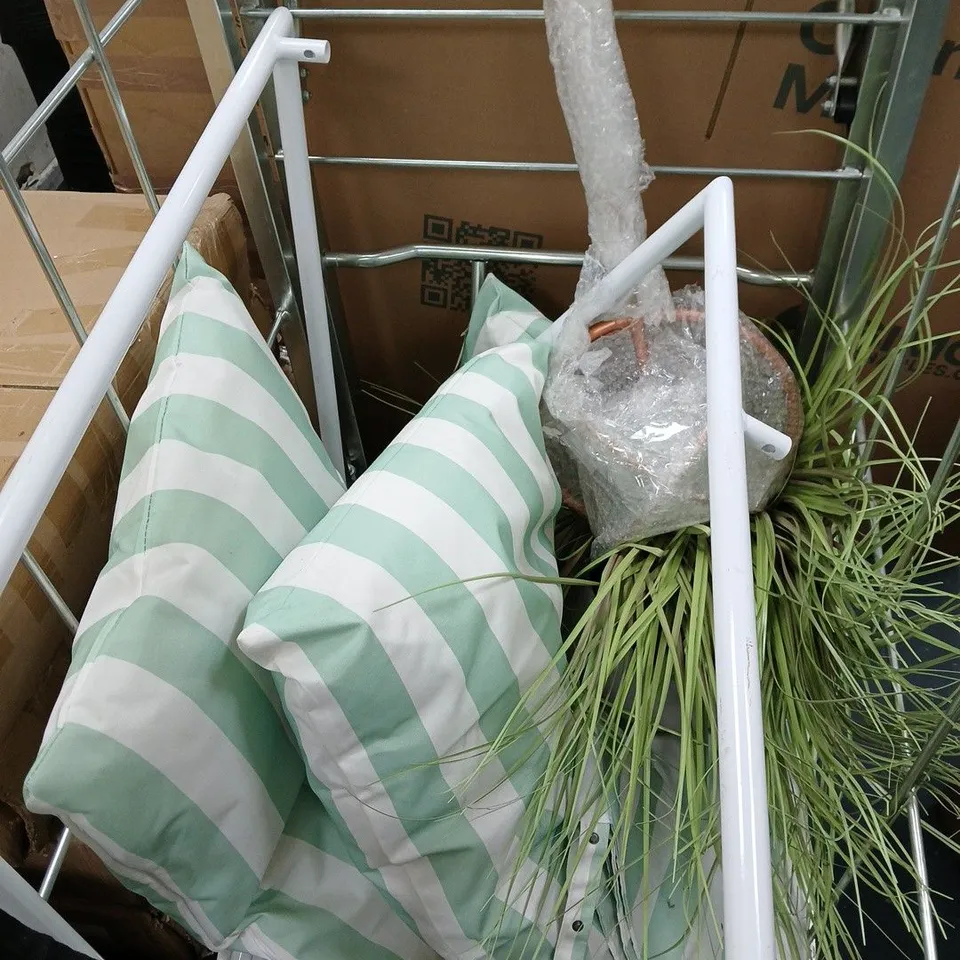 HOME DÉCOR BUNDLE: STRIPED CUSHIONS, PLANT, BASKETS & MISC. CAGE OF HOUSEHOLD AND GARDEN GOODS APPROXIMATLEY 15 ITEMS . DAMAGED AND MISSING BITS.