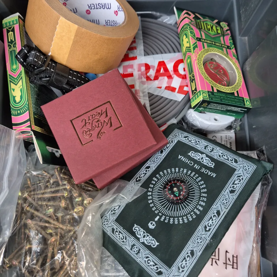 APPROXIMATELY 15 ASSORTED HOUSEHOLD ITEMS TO INCLUDE FOX REPELLENT, CHRISTMAS DECOR, BOX TAPE ETC