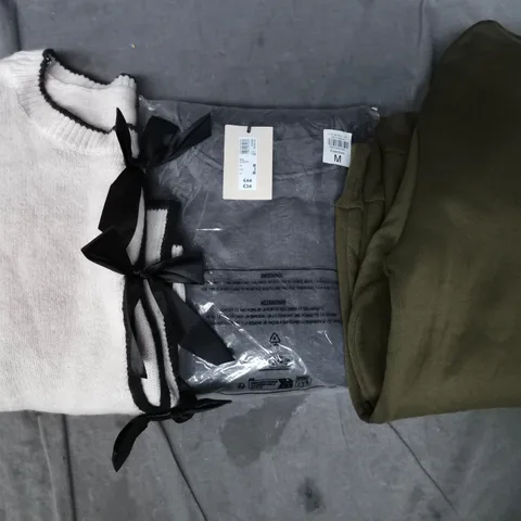 APPROXIMATELY 20 ASSORTED CLOTHING AND FASHION PRODUCTS IN VARIOUS STYLES AND SIZES - COLLECTION ONLY