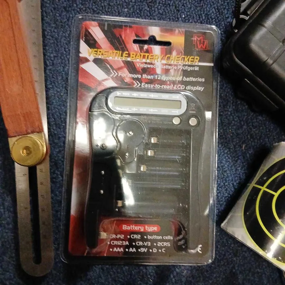 ASSORTED HUNTING ACCESSORIES TO INCLUDE; LED TORCH WITH CASE & ACCESSORIES AND CATAPULTS