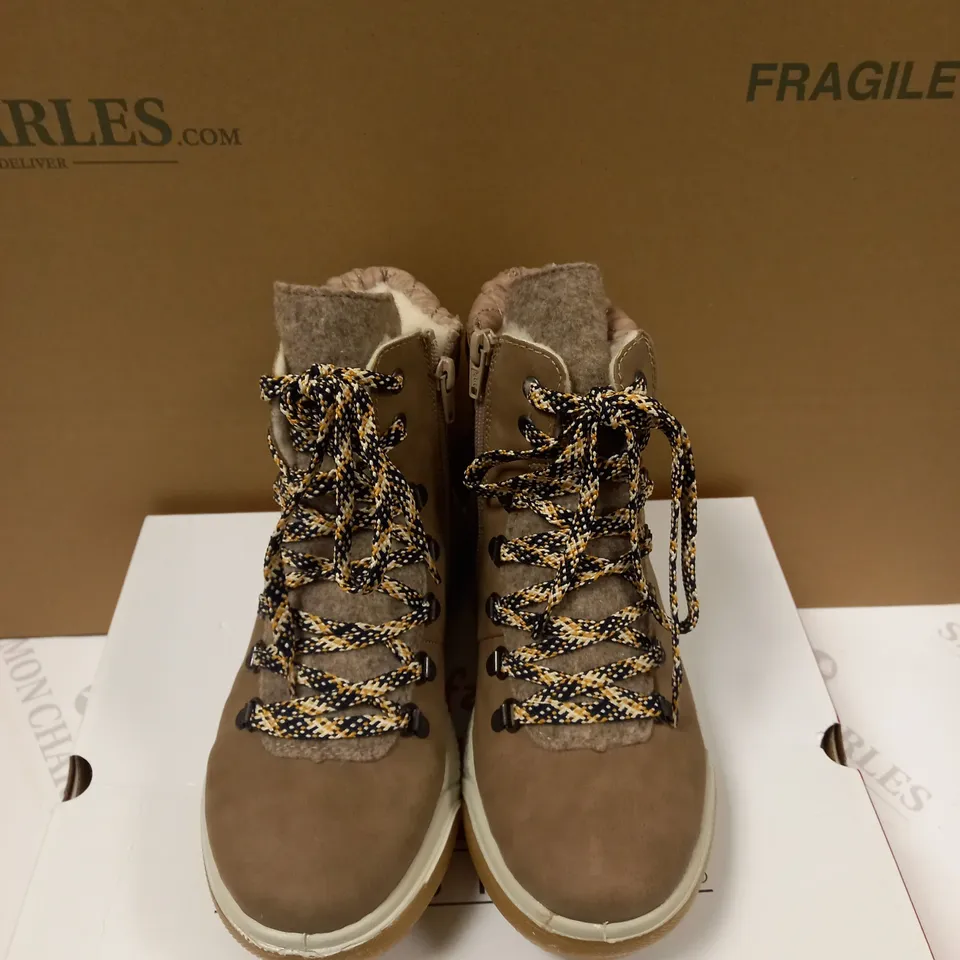 RIEKER WATER RESISTANT LACE UP BOOT SIZE 5