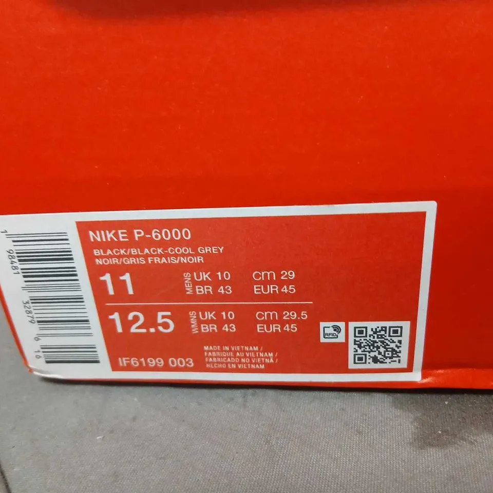 NIKE P-6000 TRAINERS – GREY/BLACK, UK 11 